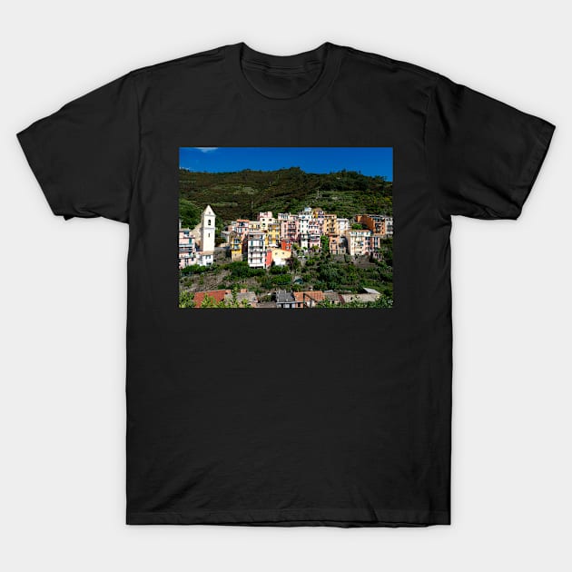 View on the cliff town of Manarola, one of the colorful Cinque Terre on the Italian west coast T-Shirt by Dolfilms